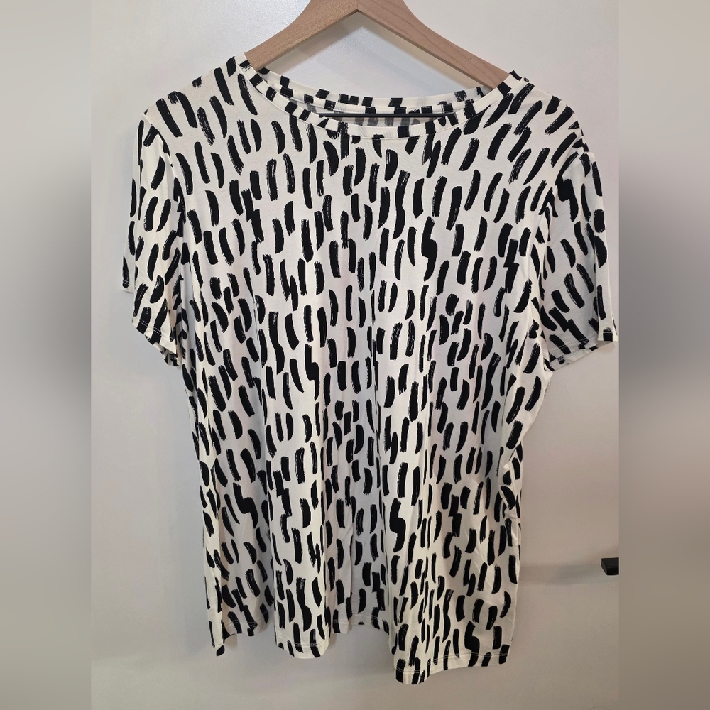 Black and White Short Sleeve Top